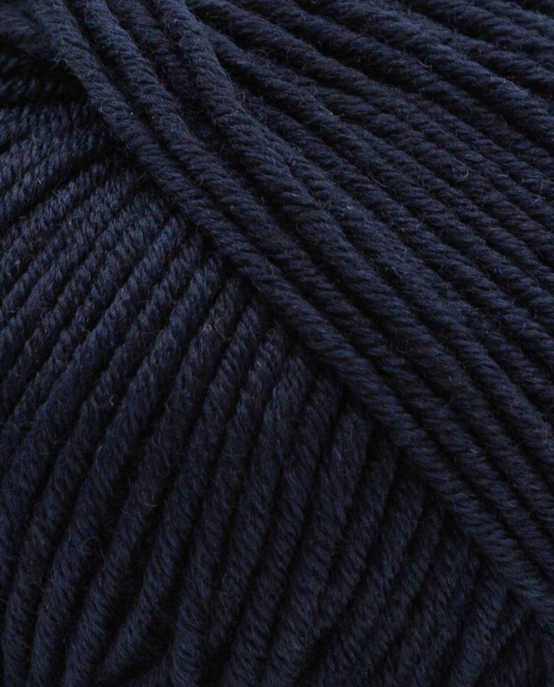 Phildar Phil Merinos 6 2588 Navy - detail van de merinowol en draadstructuur