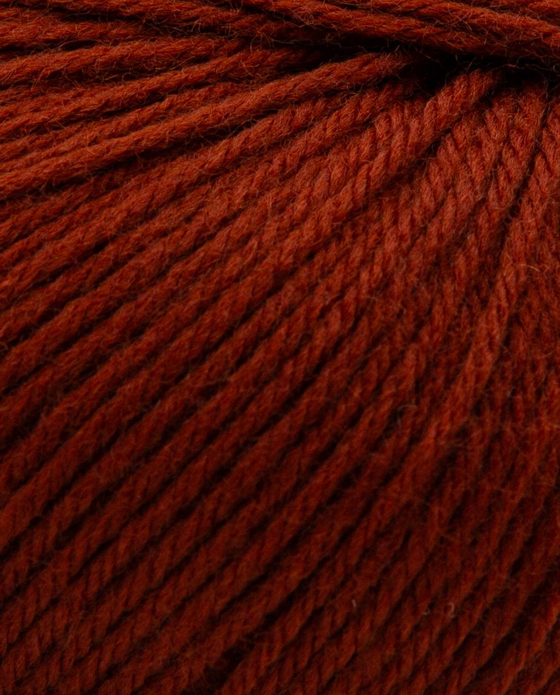 Phildar Phil Caresse 1068 Mahogany - close-up van het garen