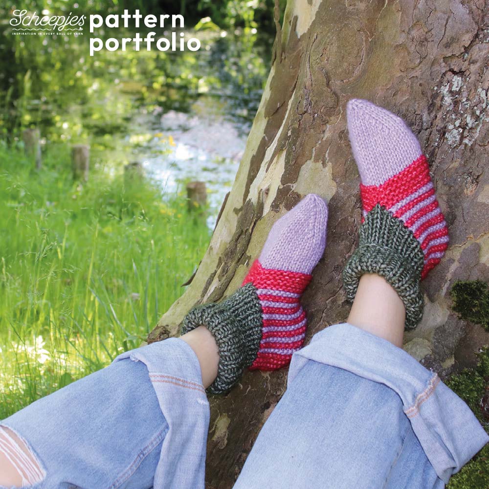 Scheepjes Pattern Portfolio Stone Washed XXL NL - Charlie Slipper Socks gedragen aan de voeten