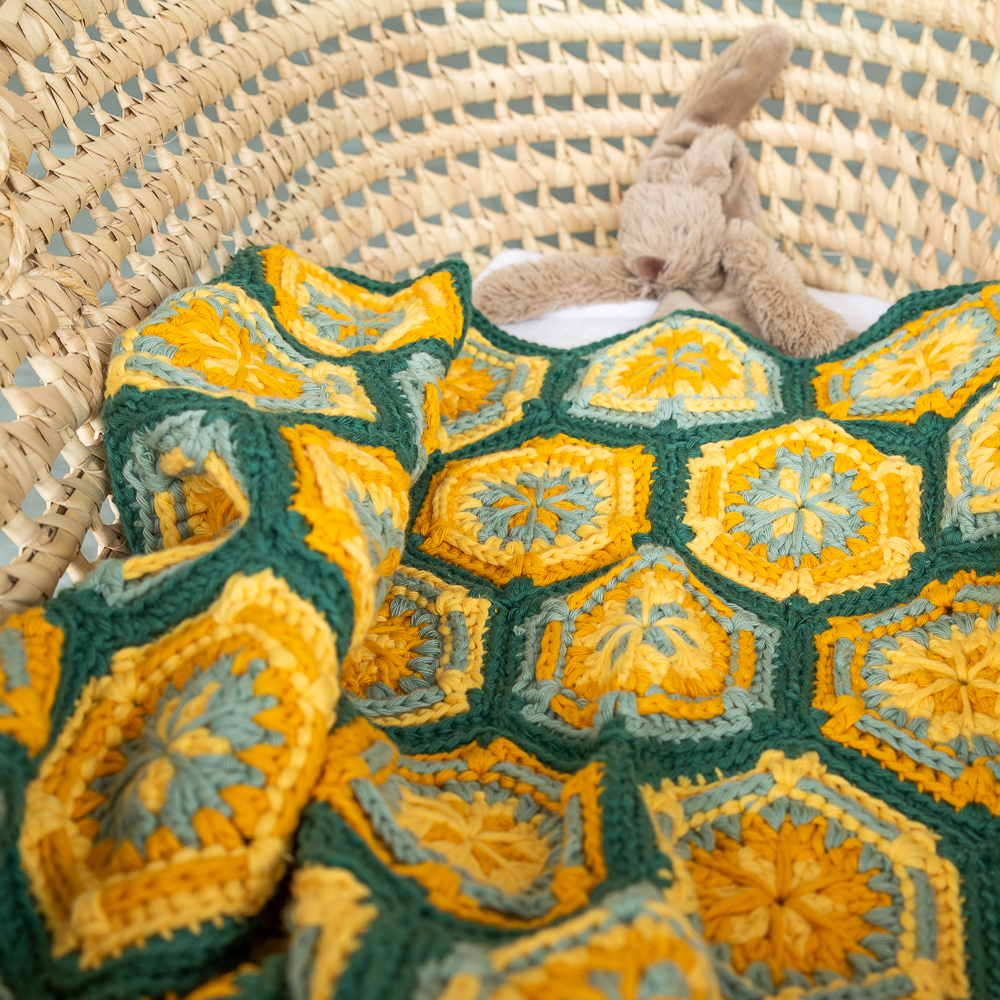 Yarn and Colors Flower Hexagon Baby Blanket Haakpakket 078 Bottle - Flower Hexagon babydeken