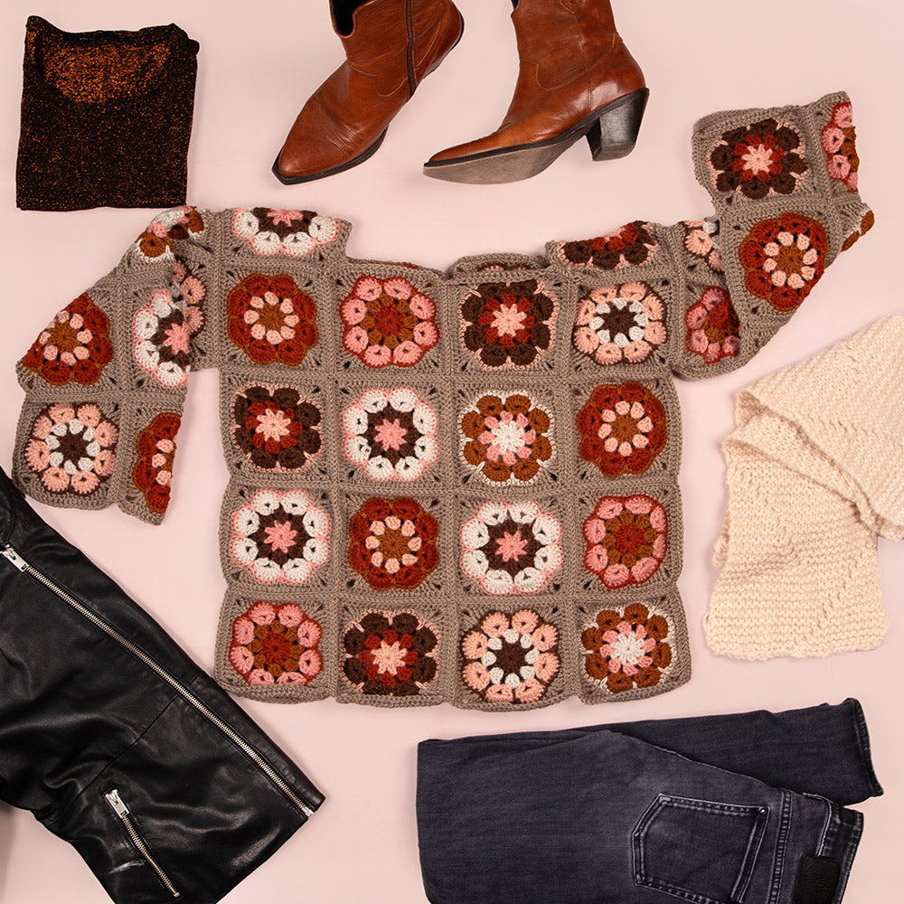 Vest — gemaakt met African Granny Sweater - Finishing Stitches Haakpakket