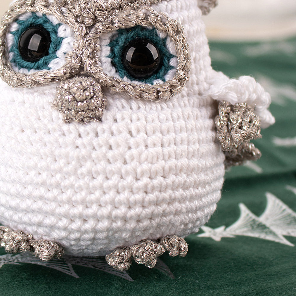 Amigurumi vogel — gemaakt met Amigurimi Festival Kerst: Kerst Uiltje Garenpakket - Exclusief Patroon