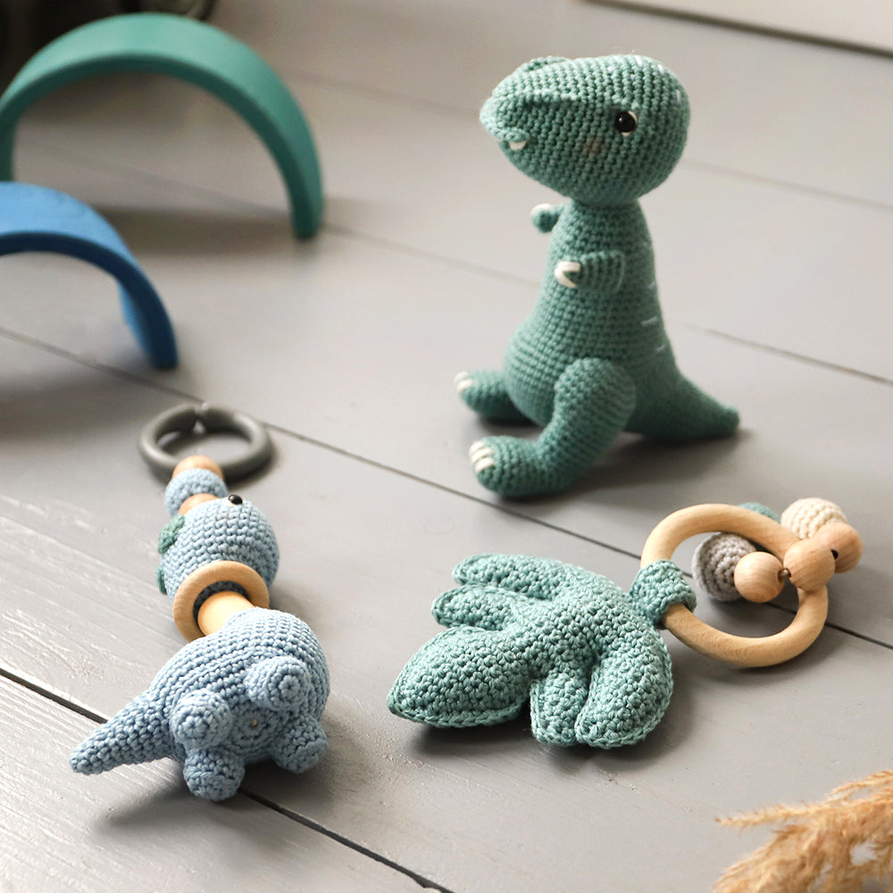 Dino — gemaakt met Baby kraampakket jongen haakpakket