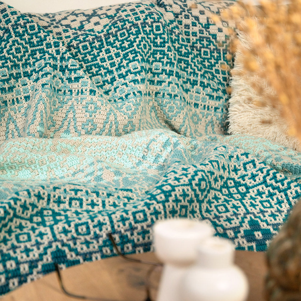 Manic Mirror Blanket Beach 2