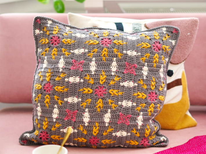 Home Compass Kussen met grafisch tapestry motief