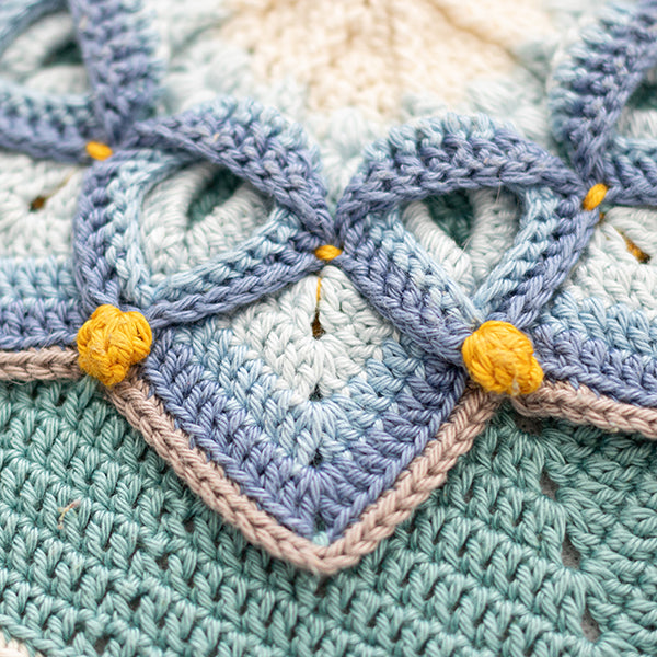 Detail — gemaakt met Flowerful Kussen Garenpakket 01