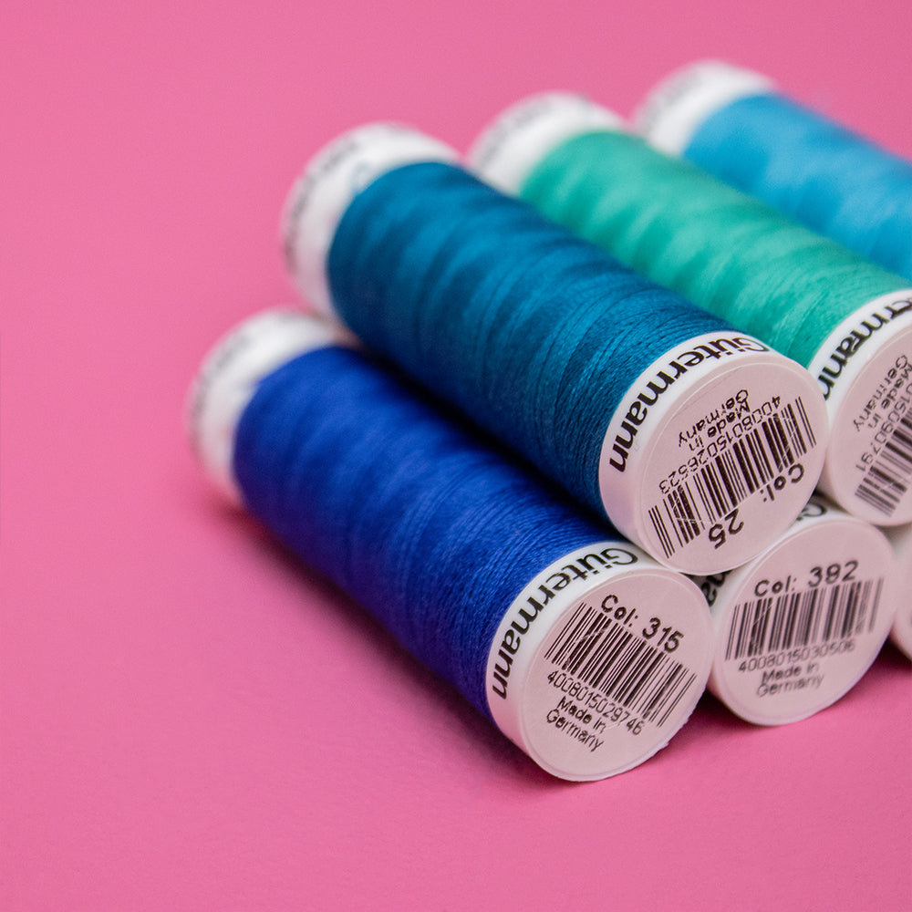 Sfeerbeeld met Gütermann Polyester Nähgarn 200m 473 (2)
