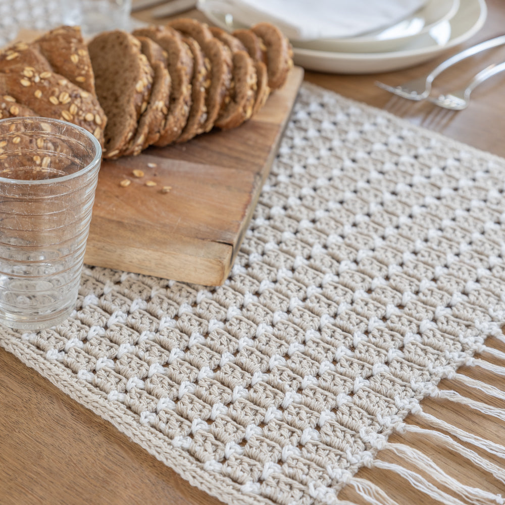 Haakpatroon Yarn and Colors Be Gentle Table Runner (2)