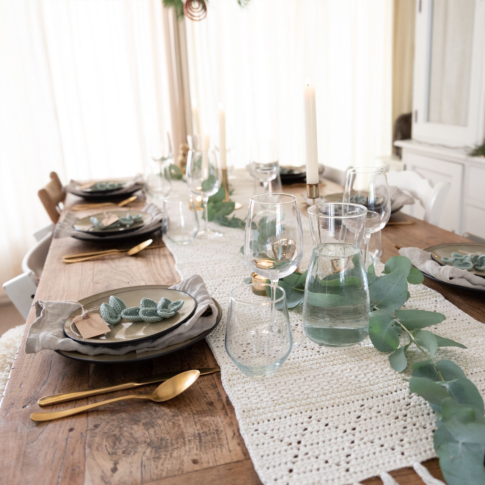 Glamorous table runner — gemaakt met Haakpatroon Yarn and Colors Glamorous Table Runner (Digital)