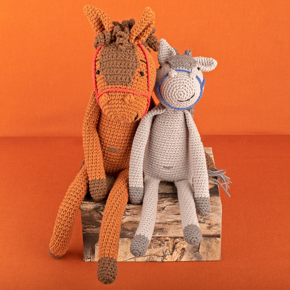 Hank horse — gemaakt met Haakpatroon Yarn and Colors Hank Horse (2)