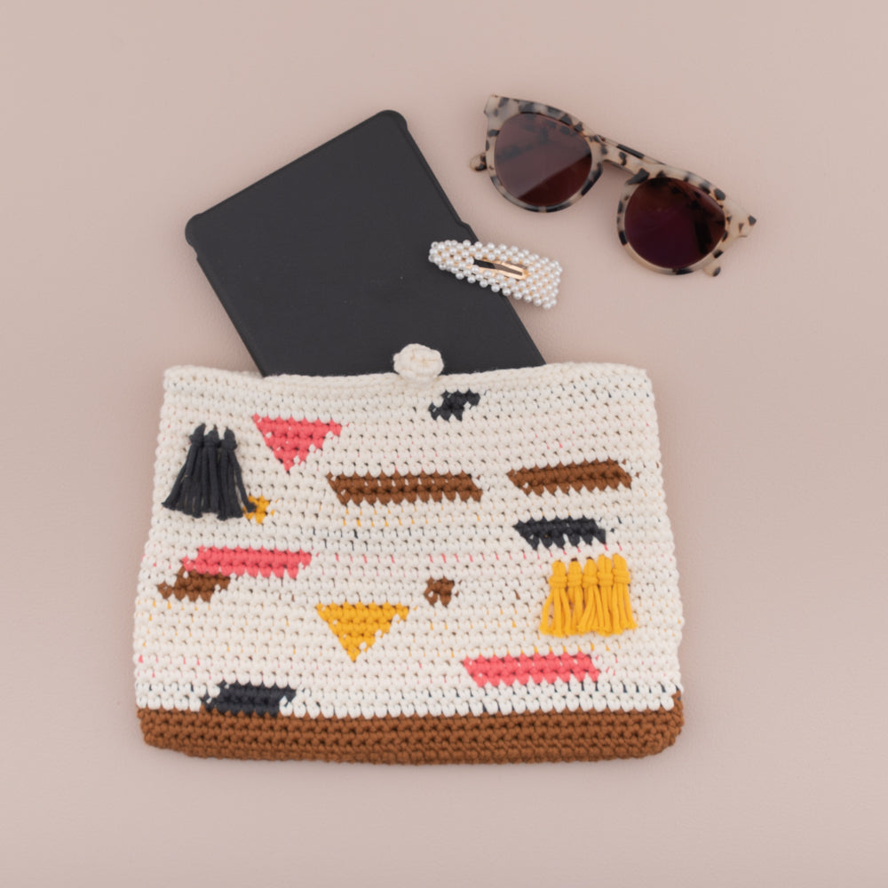 Perky pouch studio — gemaakt met Haakpatroon Yarn and Colors Perky Pouch (2)