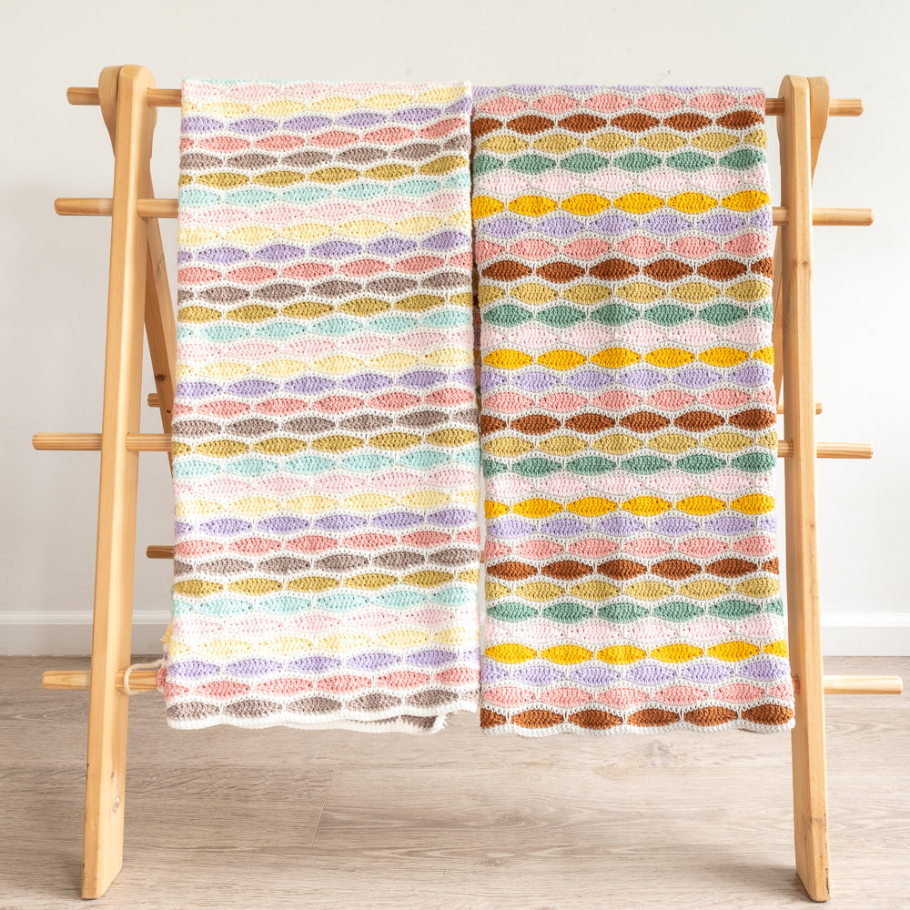 Stripy waves blanket — gemaakt met Haakpatroon Yarn and Colors Stripy Waves Blanket