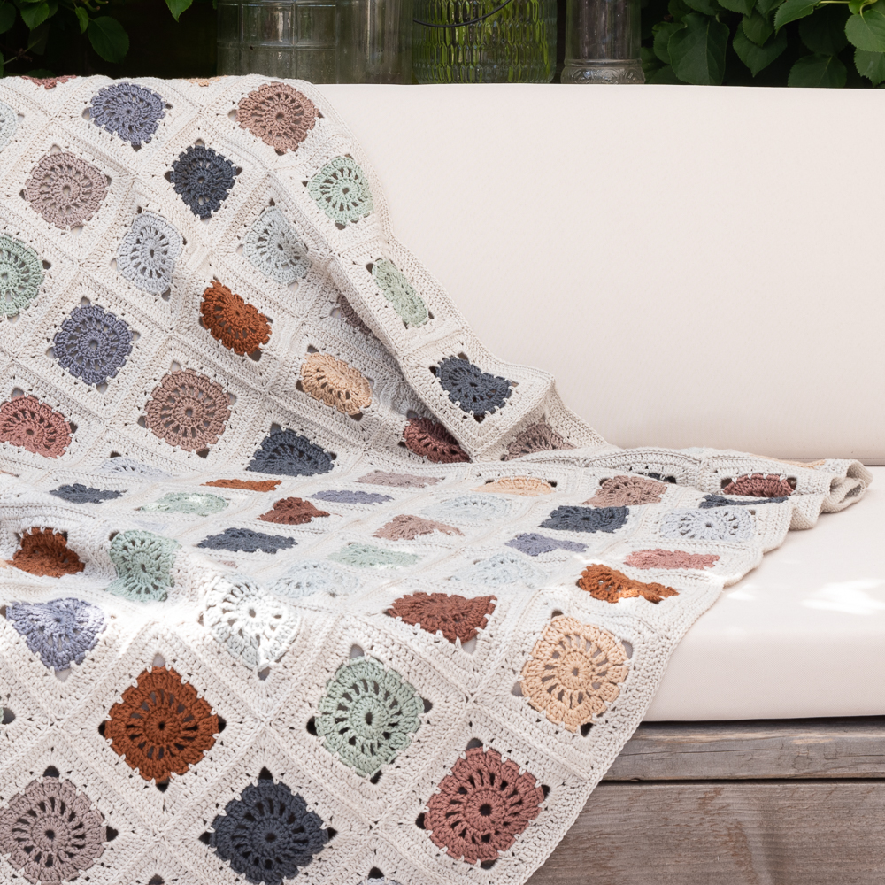 Yarn and Colors Hip To Be Square Blanket Haakpakket