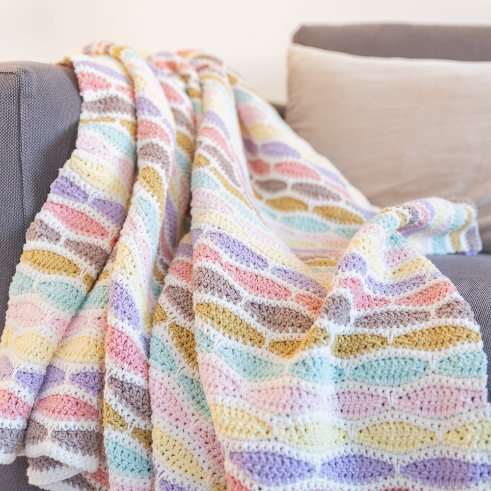 Yarn and Colors Stripy Waves Blanket Haakpakket Clay