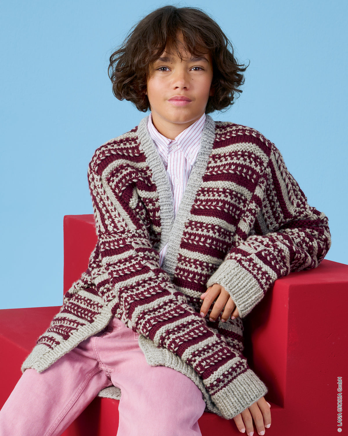 Lana Grossa Kids Nr. 15 model 11 - vest met Cool Merino Big - sfeerfoto 3