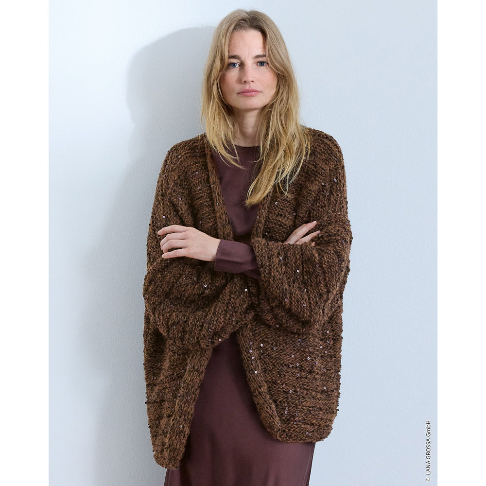 Lana Grossa Filati Journal No. 72 model 12 - bruin oversized vest, gedragen