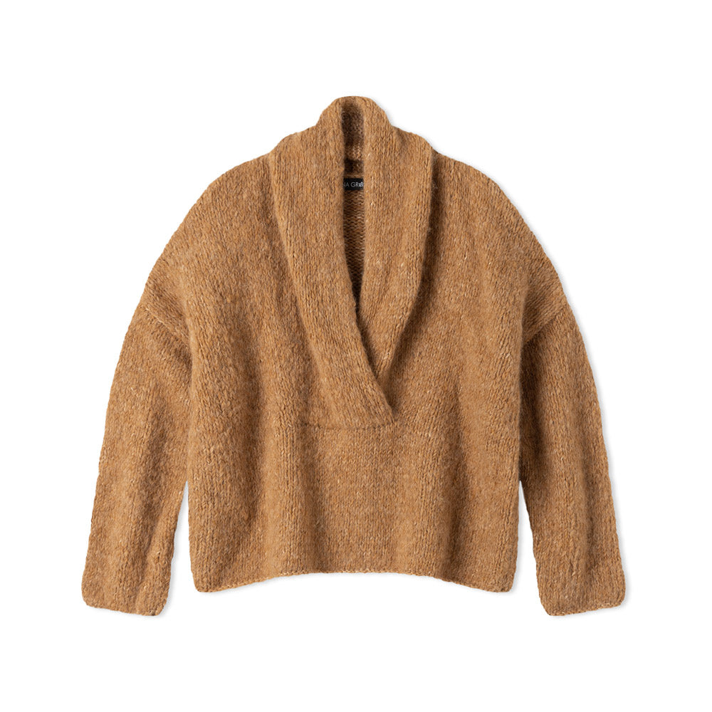 Camel trui met lange mouwen en schalkraag van Lana Grossa Baby Furry - Journal 72 model 20 - Lana Grossa Baby Furry 001 Donkerfuchsia