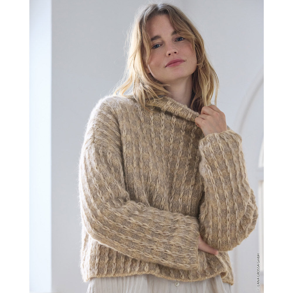 Lana Grossa Filati Journal No. 72 model 3 - beige coltrui met structuurpatroon, gedragen