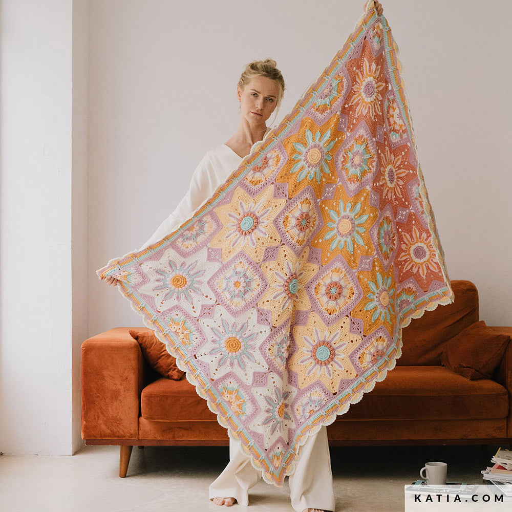 Kit cal stars in bloom os katia — gemaakt met Katia CAL Stars in Bloom pakket - Gehaakte bloemendeken Ecru S1 (2)