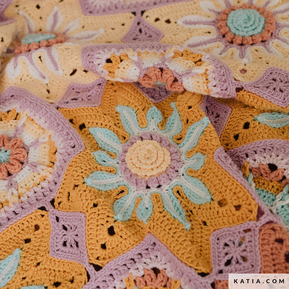Kit cal stars in bloom os katia — gemaakt met Katia CAL Stars in Bloom pakket - Gehaakte bloemendeken Ecru S1 (4)
