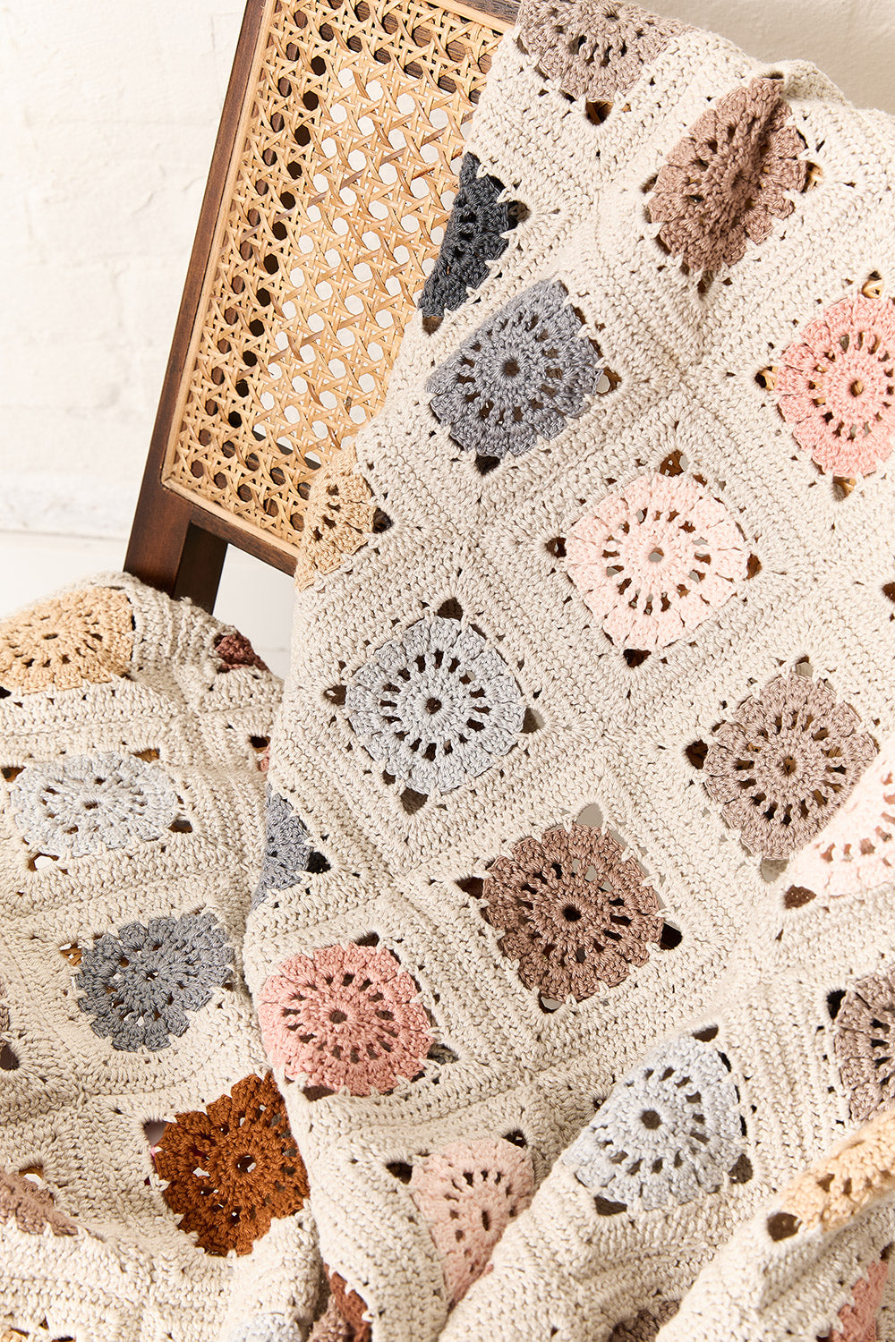 Knip okt — gemaakt met Knipmode - Hip to be Square Blanket haakpakket