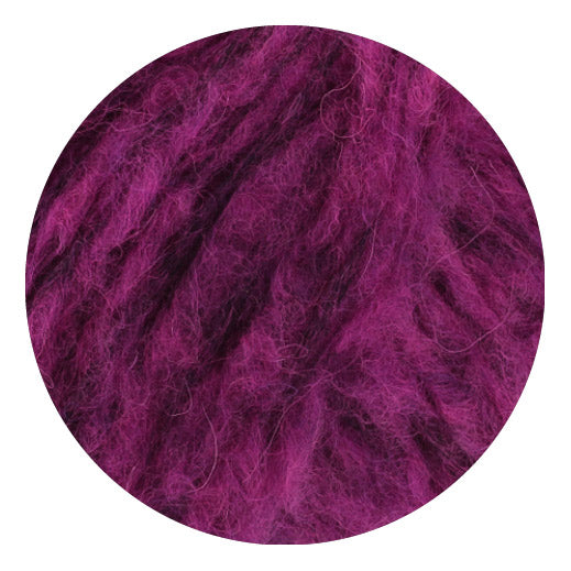 Lana Grossa Baby Furry 001 Donkerfuchsia - detailfoto van de zachte pluizige garenstructuur