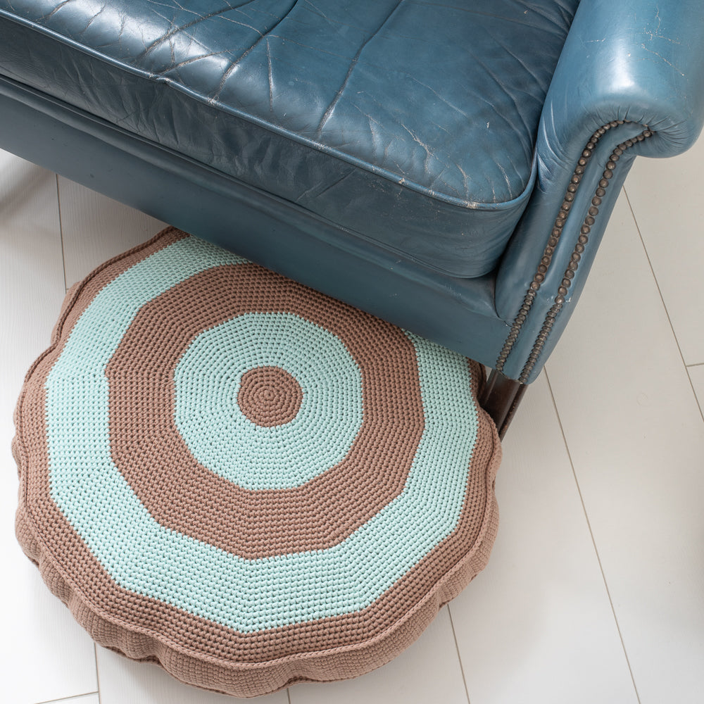 Basic floor cushion — gemaakt met Yarn and Colors Basic Floor Cushion Haakpakket