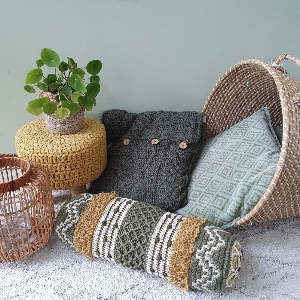 Haakpatroon safari relief kussen — gemaakt met Yarn and Colors Binnenkussen Vierkant
