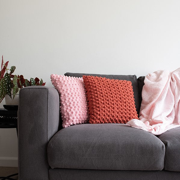 Yarn and colors bobbles comfy cushion haakpakket limestone — gemaakt met Yarn and Colors Binnenkussen Vierkant 40cm x 40cm