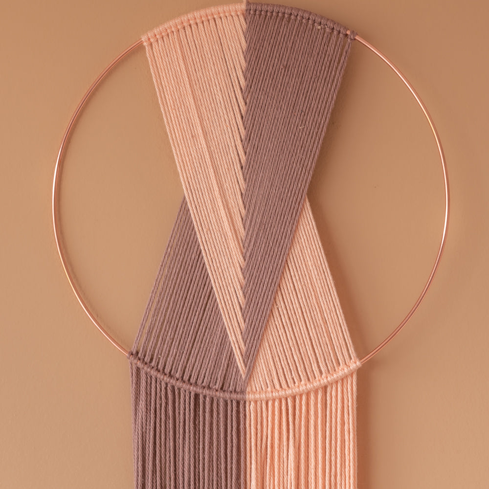 Weave it wall hanging — gemaakt met Yarn and Colors Weave it Wall Hanging Macramé Pakket