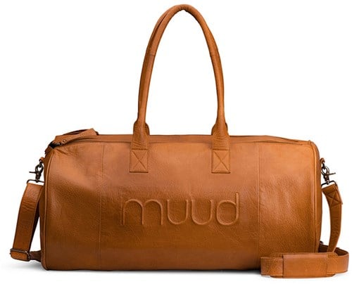 MUUD Drew XL Whiskey - Handgefertigte Wochenendtasche aus Leder, 60 x Ø 34 cm