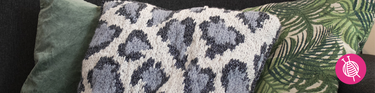 Kissen im Pantherlook aus Yarn and Colors Happy
