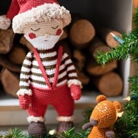 Weihnachtsmann mit Rentier Häkelpaket