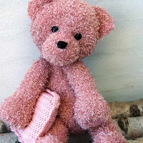 Go Handmade Häkelanleitung Teddy mit Decke und Kissen Rosa