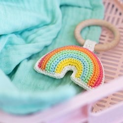 Wollplatz Regenbogen Rassel Häkelpaket