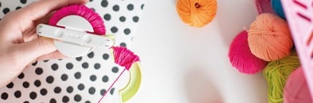 Die Welt wird bunt dank Pompons