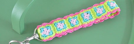 Schlüsselanhänger häkeln aus Mini-GrannySquares