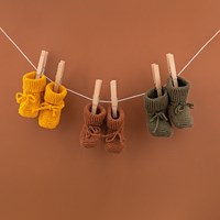 Yarn and Colors Oh Baby! Knit Booties Strickpaket 026 Satay-2