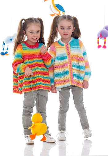 Strickanleitung Stylecraft Wondersoft Merry Go Round DK No. 8969 Mädchen Jacke und Pullover-2