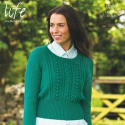 Strickanleitung Stylecraft Life DK No. 9026 Zopfpullover