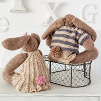 Strickanleitung Stylecraft Special & Batik DK No. 9355 Kuschel Kaninchen und Mütze-2