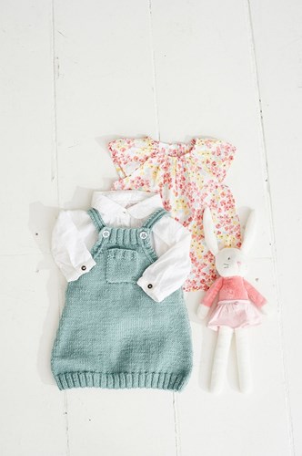 Breipatroon Stylecraft Bambino DK No. 9504 Baby pinafores