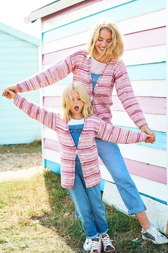 Strickanleitung Stylecraft You & Me DK No. 9821 Pullover und Jacke-2