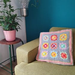 Häkelanleitung Acrylic Power Flower Kissen