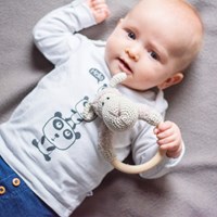 Häkelanleitung Babyrassel Schaf