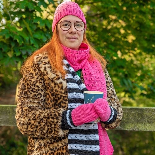 Yarn and Colors Black White and Bright Scarf Häkelpaket 035 Girly Pink