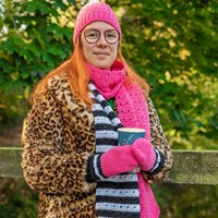Häkelanleitung Yarn and Colors Black White and Bright Hat-2