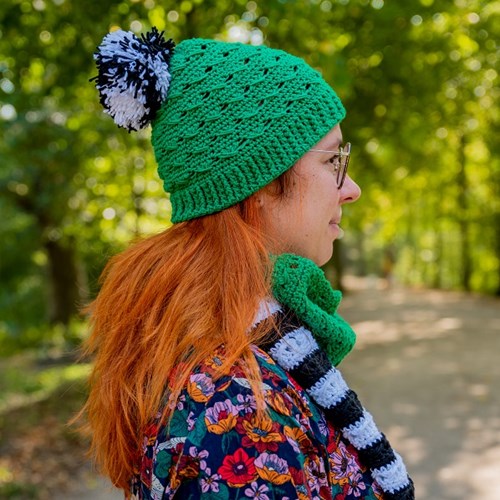 Häkelanleitung Yarn and Colors Black White and Bright Hat