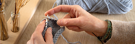Elastische Bindung von Strickwaren: Das perfekte Finish mit Dehnbarkeit