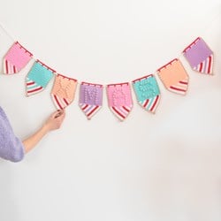 Häkelanleitung Yarn and Colors Colorful Christmas Bunting